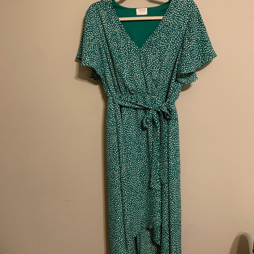 FLUTTER SLEEVE WRAP DRESS